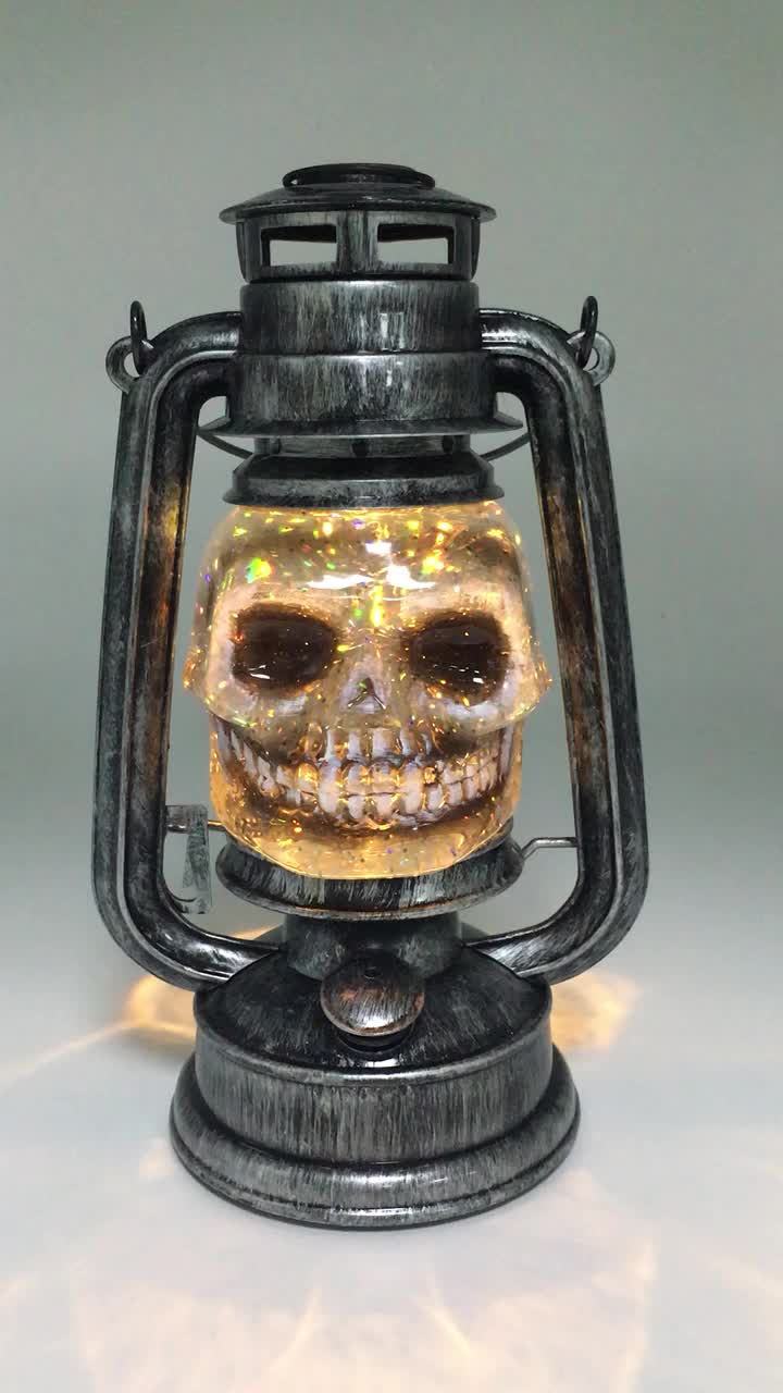 Vintage Plastic Battery Operated Handheld Hanging Led Water Globe Vintage Plastic Battery Operated Handheld Hanging Led Water Globe Glitter Decoration Skull Lantern