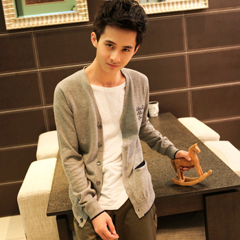 针织<em>开衫</em>搭配_MR.CYC大牌<em>英文</em>字母刺绣口袋