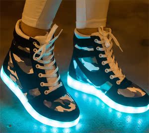黑岩射手印象LED发光靴迷彩男女秋冬运动鞋动