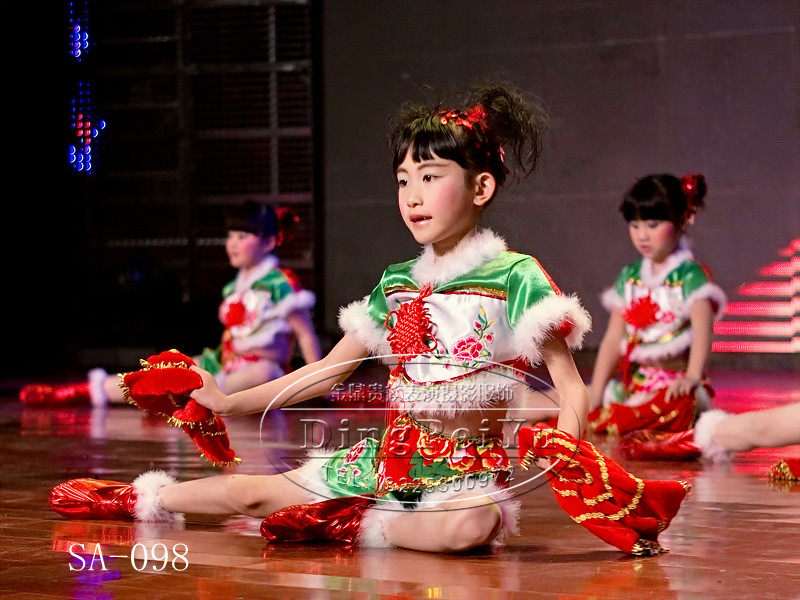 一儿童节摄影表演演出服装写真<em>男女民族舞蹈</em>服