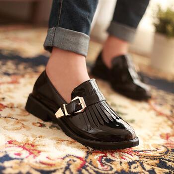 平底鞋搭配_复古英伦风<em>女鞋布洛克</em>圆头平底鞋