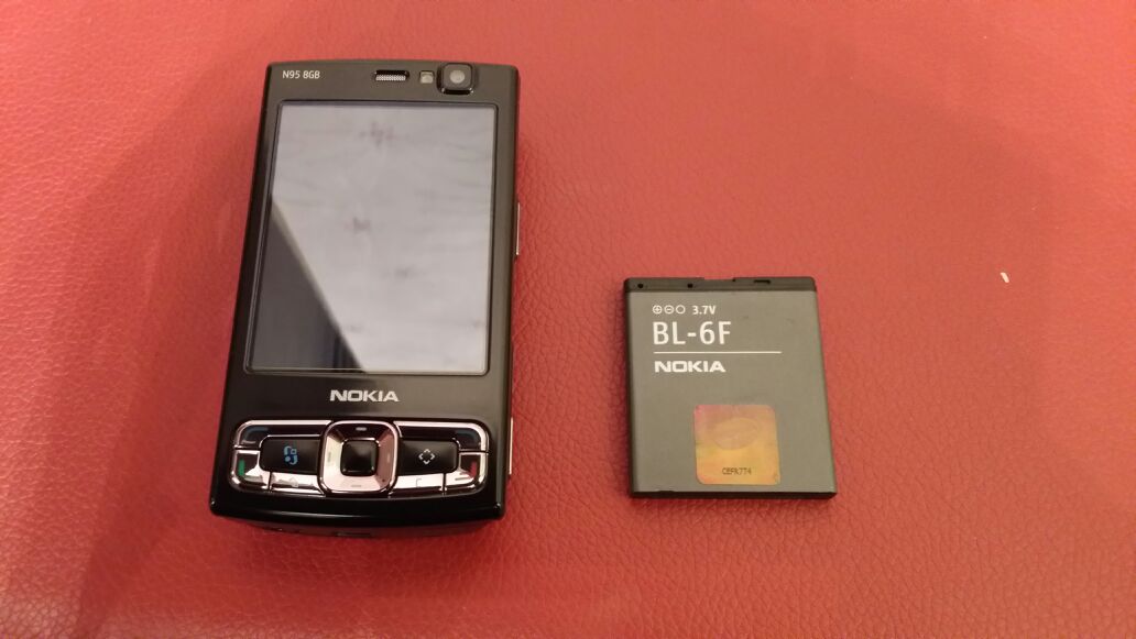 出全新原装非翻新非山寨淘宝尾巴手机店内购买