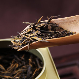  润土茶业 红茶 年头春凤庆滇红 特级松针 暖胃养身香高汤醇
