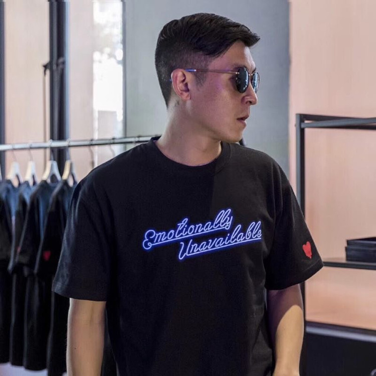 EU x HGW 上海pop up遊擊店聯名霓虹燈溶解愛心陳冠希男女短袖T恤在類目 男裝, T恤中 - 來自Buy2taobao.com提供專業的淘寶代購服務