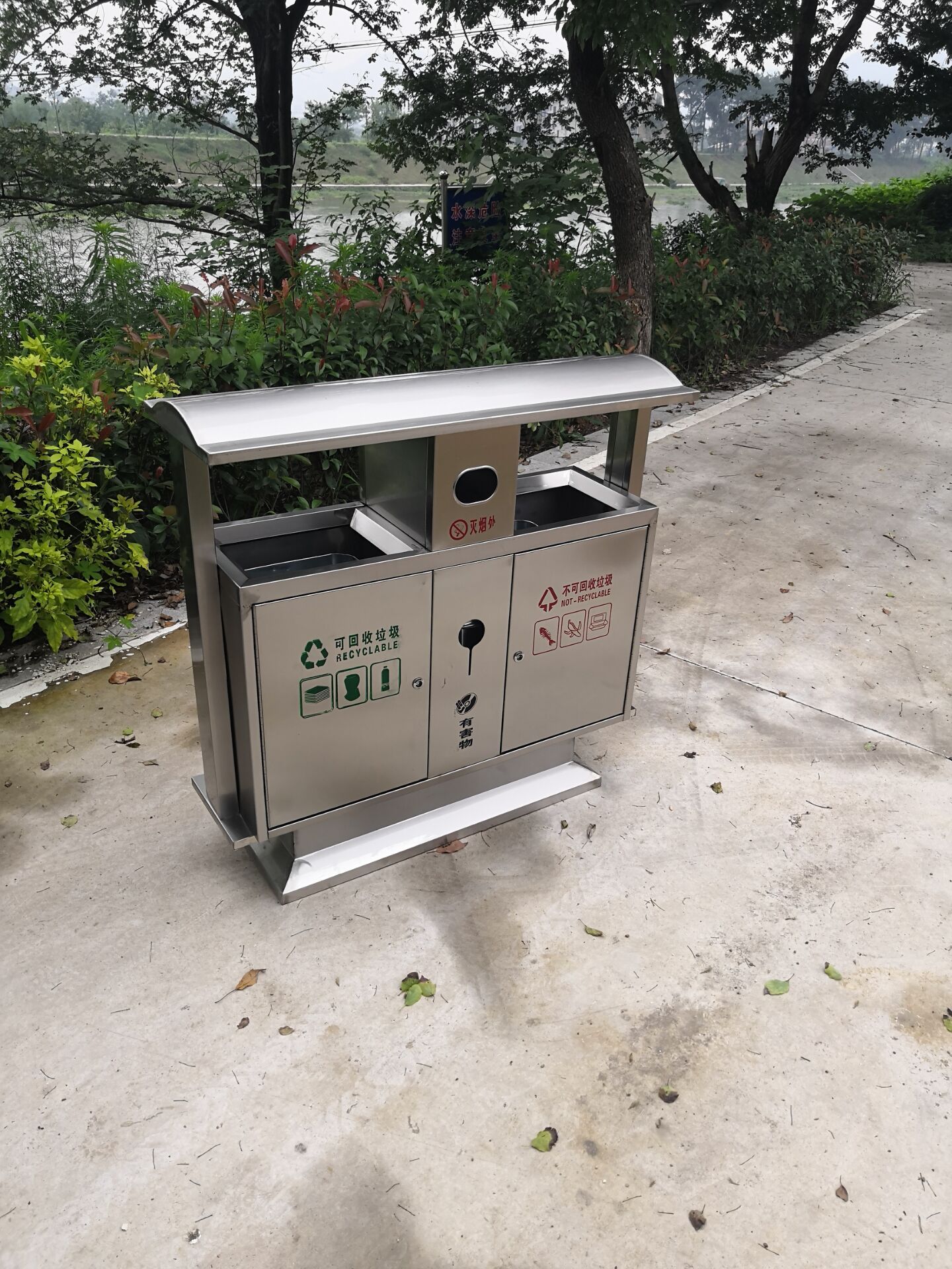 户外不锈钢垃圾桶304大号环卫分类景区果皮箱 室外小区街道垃圾筒在类目 家庭/个人清洁工具, 家务/地板清洁用具, 垃圾桶/垃圾架, 垃圾桶中 - 来自Buy2taobao.com提供专业的淘宝代购服务