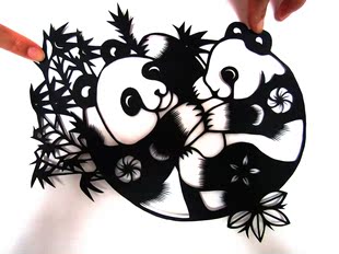 国宝熊猫 纯手工剪纸画 剪纸窗花 中国特色礼品送老外17*24cm