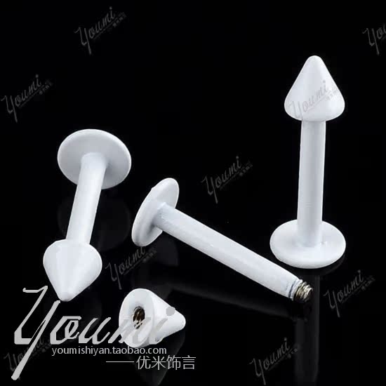 【鼻钉<em>唇钉</em>耳钉】_打鼻钉的<em>照片</em>_刚打耳洞要