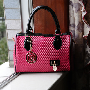  包包新款潮女菱格波士顿包韩版格子枕头手提女式包斜挎单肩包