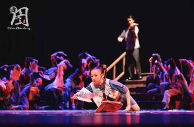 儿童第九届小荷风采《卖报歌》舞台演出服装儿童小报童的歌舞表演