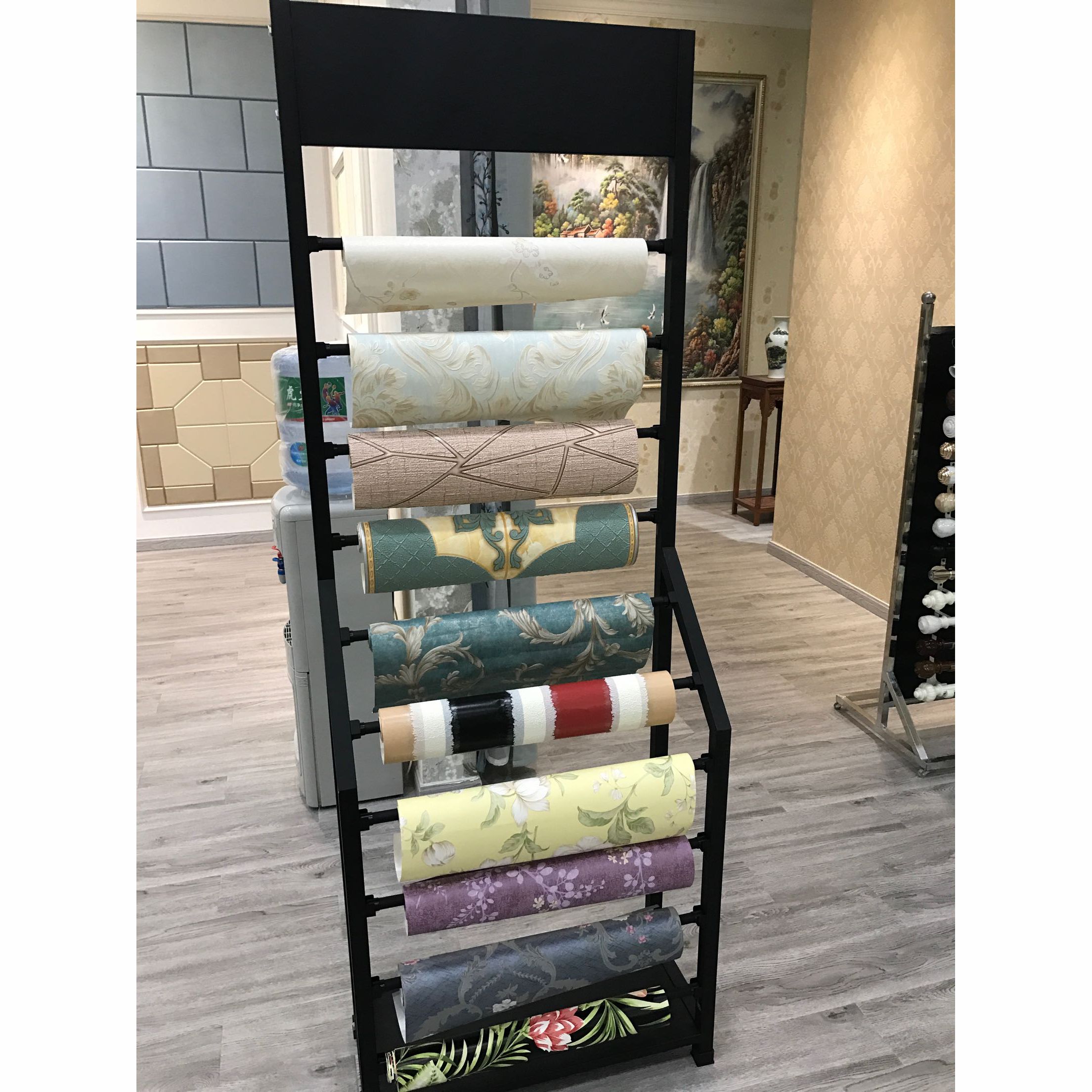 刻字膜展架 墙纸墙布展示架 卷料展示架 壁纸展架 卷料展架壁纸架在类目 商业/办公家具, 货架/展柜, 精品展柜/陈列柜中 - 来自Buy2taobao.com提供专业的淘宝代购服务