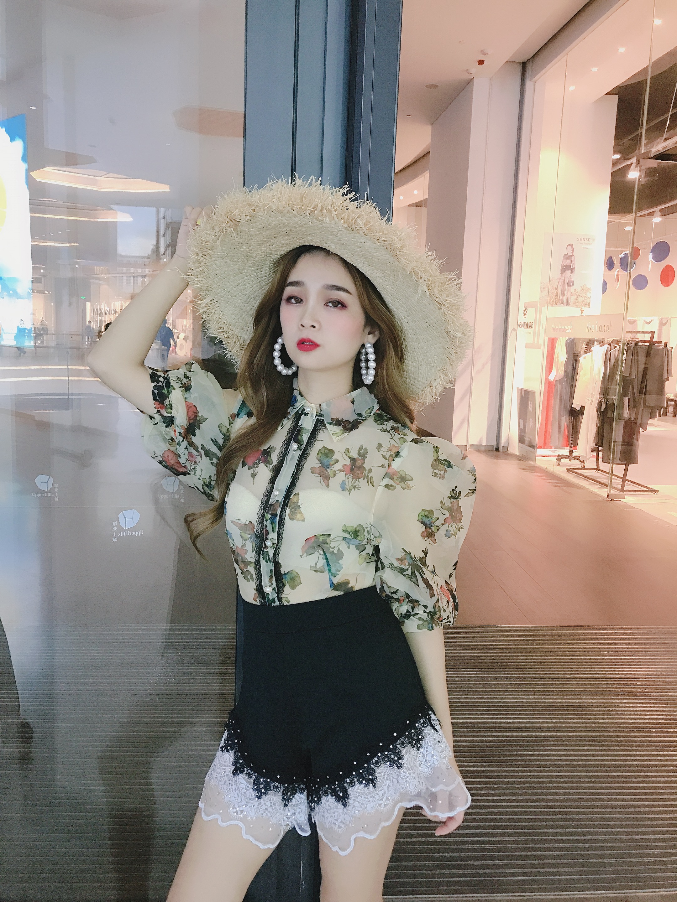黑色碎花衬衣很仙的短袖衬衫女设计感小众仙女范韩版宽松2019新款在类目 女装/女士精品, 衬衫中 - 来自Buy2taobao.com提供专业的淘宝代购服务