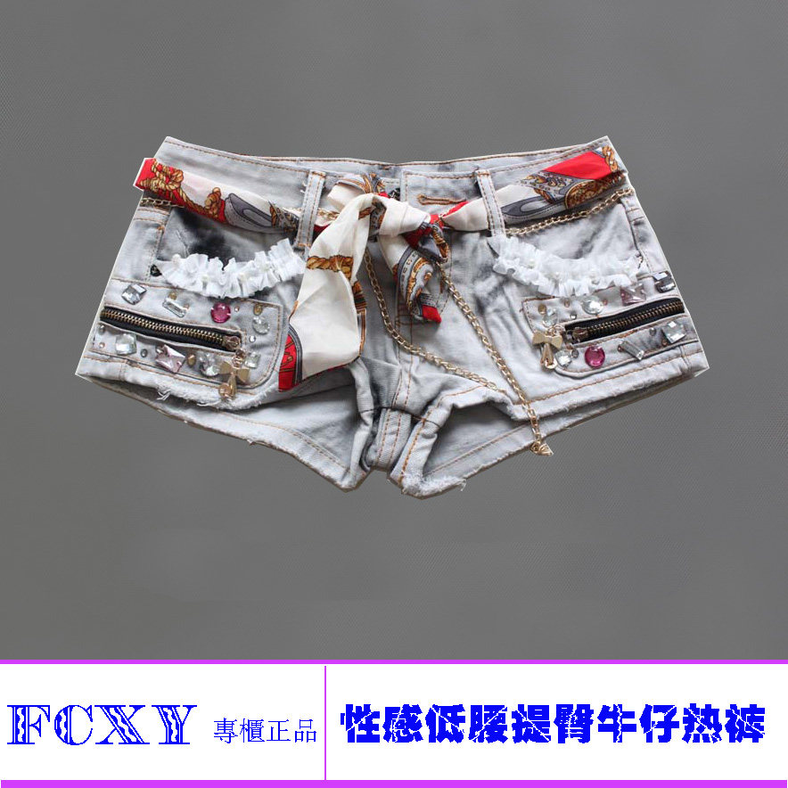 【多图】灰色<em>短裤</em>要<em>搭配</em>什么上衣和<em>鞋</em>_灰色皮