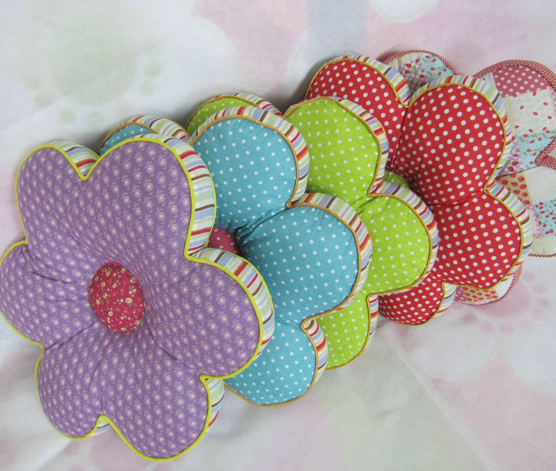 New flower-shaped pillow cushion fabric cushion cute cushion lumbar pillow with pillow core ...
