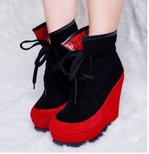 冬季新款女靴子 高跟坡跟女鞋真皮磨砂皮质感时尚个性大红色蛇纹