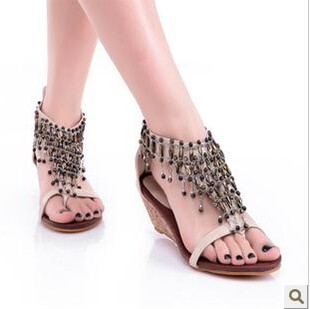  春夏季韩版波西米亚风罗马金属装饰复古串珠坡跟夹趾女士凉鞋