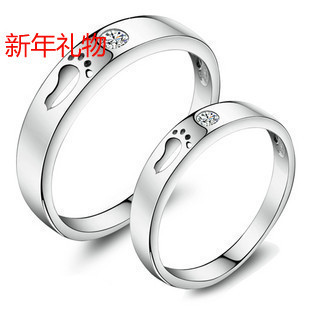 爆款情侣戒指 戒子七夕礼物 银饰品 情侣对戒 情侣脚印走过的路 一对包邮 爆款情侣戒指 戒子七夕礼物 银饰品 情侣对戒 情侣脚印走过的路 一对包邮