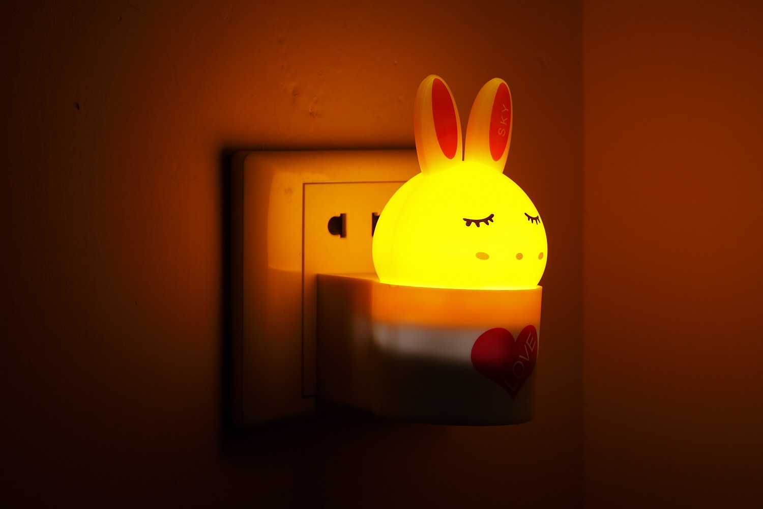 led创意光控感应小夜灯节能灯墙壁灯宝宝灯 卧室床头灯 兔子灯