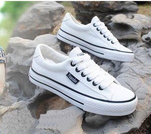  爆款潮流男女士帆布鞋工作板鞋情侣款低帮系带黑白色学生休闲鞋子