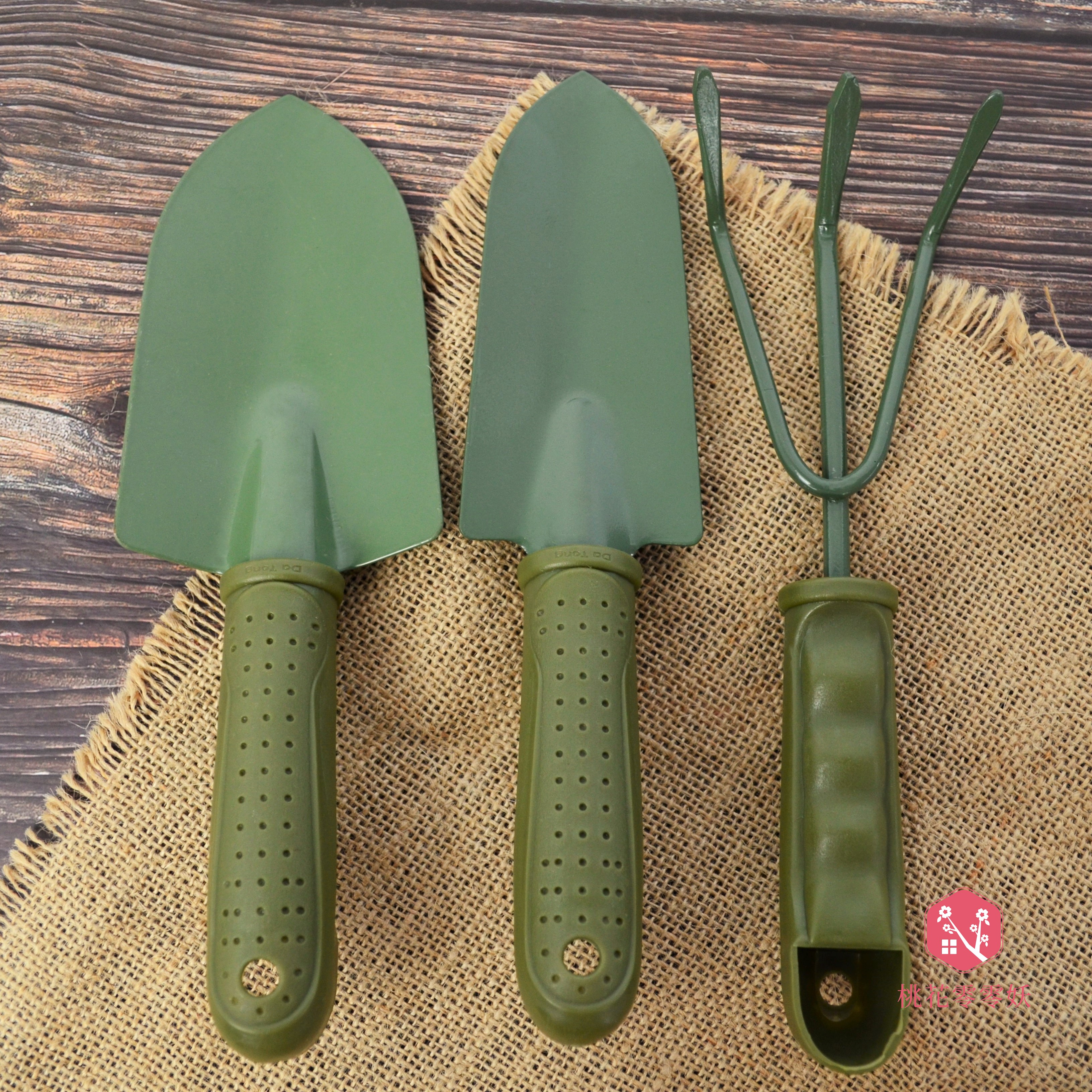 Large three-piece/With shovels rakes/gardening tool Supplies balcony Vegetables Flowers Dedicated Peach December demonin the Flower delivery/Flowers simulation/Plants gardening , Gardening supplies , Shovel/Harrow/Shovel/Hoe (New) , Shovel category - from Buy2taobao.com to provide professional Taobao agent buy service
