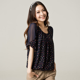 甜美印花宽松休闲...