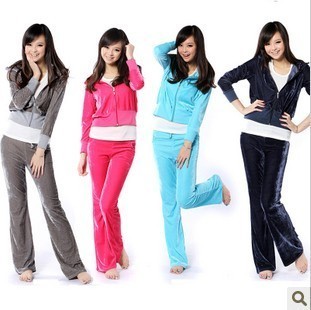 У нас можно купить стильные платья, деловые костюмы, пиджаки, брюки