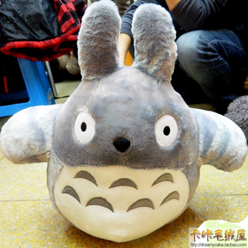 包邮 正版可爱宫崎骏 龙猫 抱枕 公仔 娃娃毛绒玩具大号 生日礼物 包邮 正版可爱宫崎骏 龙猫 抱枕 公仔 娃娃毛绒玩具大号 生日礼物