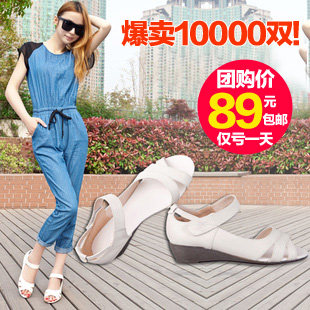 2013 summer 100% first layer leather pierced new Velcro end of beef tendon in casual comfort with leather Sandals women