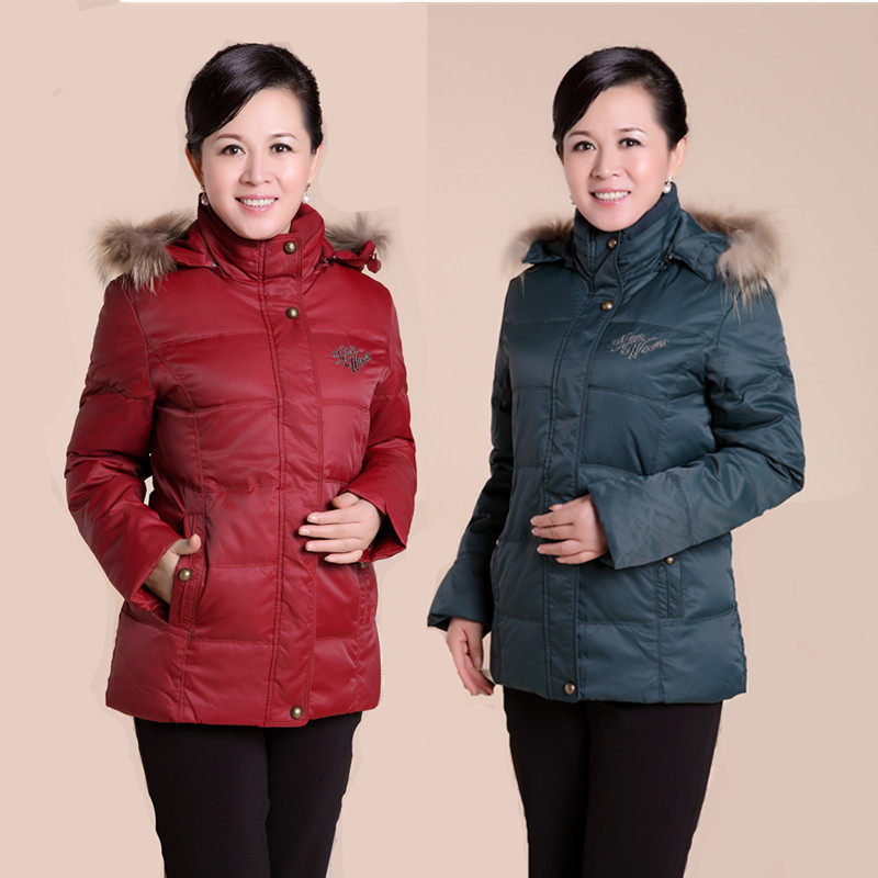 <em>波司登羽绒服女</em>短款 <em>中老年</em>羽绒服女妈妈款 加