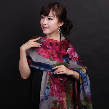 上海故事品牌羊毛围巾 时尚短须 数码喷绘长围