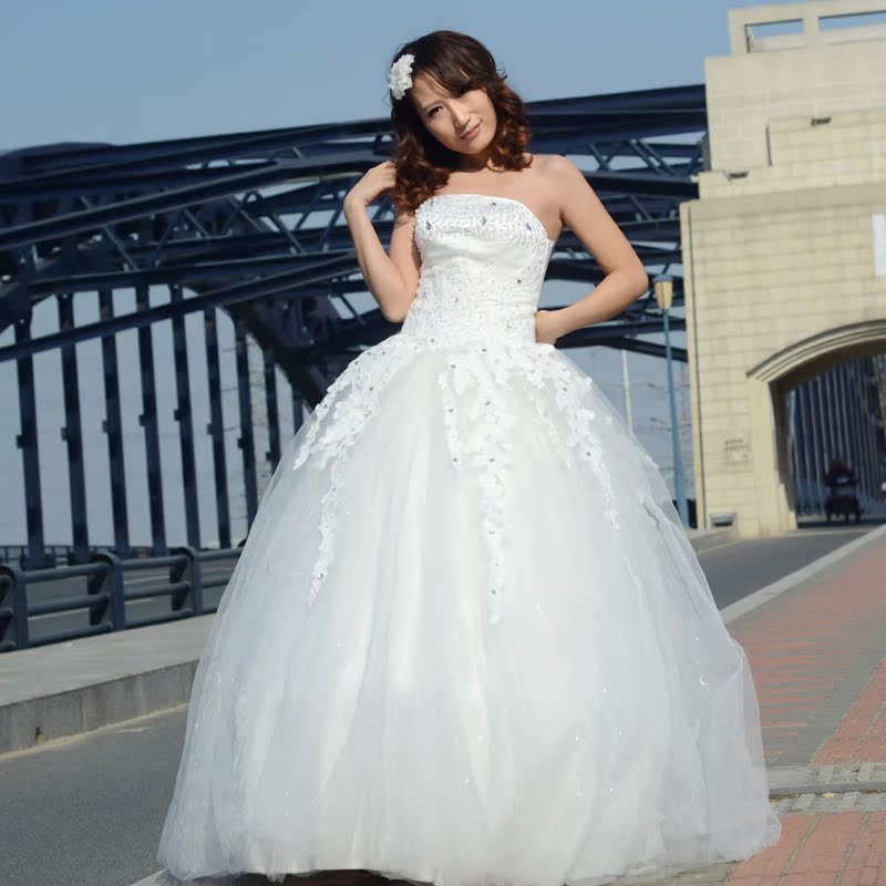 衣纱贝尔精品婚纱2013最新款婚纱 甜美公主蓬蓬裙 韩式齐地抹胸婚纱8237 衣纱贝尔精品婚纱2013最新款婚纱 甜美公主蓬蓬裙 韩式齐地抹胸婚纱8237