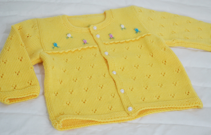 新款羊毛女宝宝毛衣开衫 镂空小花图案童装 手工编织儿童毛衣外套