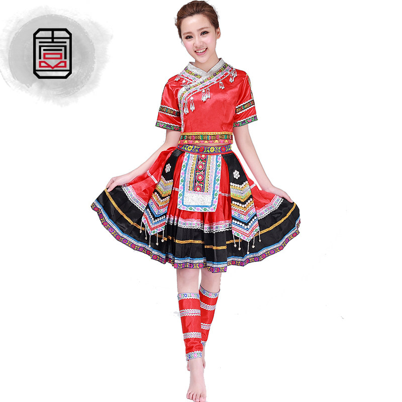 少数<em>民族女士</em>式传统苗族侗族风情银饰服装 民