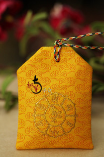  ◣和南圣众◢新年祈福护身符--招财黄水晶五色线六字大明咒福袋