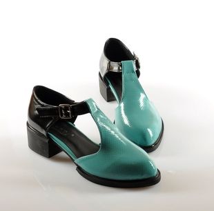  新款女鞋子欧美复古英伦风T型绑带撞色单鞋时尚搭扣尖头鞋