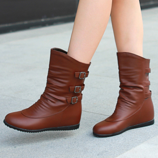 冬款 短靴 平底无内增高,流行元素皮带扣,软面皮