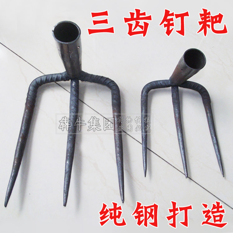 農用三齒釘耙 大號鋤頭 耙子 園藝工具 抓鈎 掘土挪花 锛花生耙在類目 農機/農具/農膜, 農業工具, 耙子中 - 來自Buy2taobao.com提供專業的淘寶代購服務