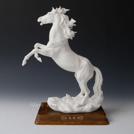 德化白瓷 动物马之立马成功雕塑摆件办公室摆