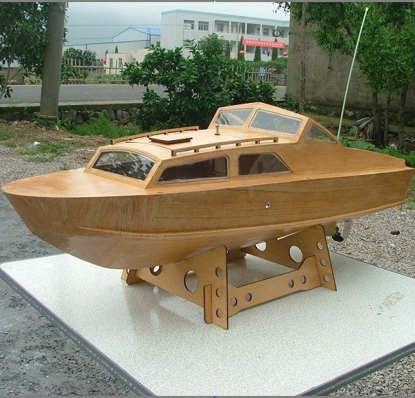 United Kingdom Royal yacht 75CM yacht deep v o c modified fishing boat like the real ship
