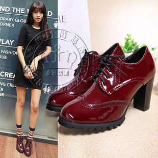  新品潮鞋酒红色英伦雕花粗高跟防水台系带漆皮糖果婚鞋女鞋子