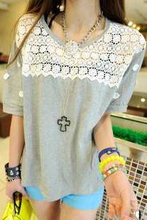  小番茄 韩货 夏新款精致蕾丝拼接 独特设计短袖小花朵T恤 女 修身