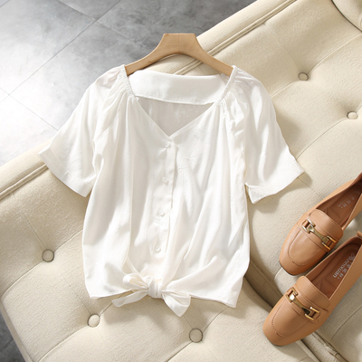 造型狂加分，可盐可甜！下摆系带桃心V领衬衫女显瘦气质短袖上衣