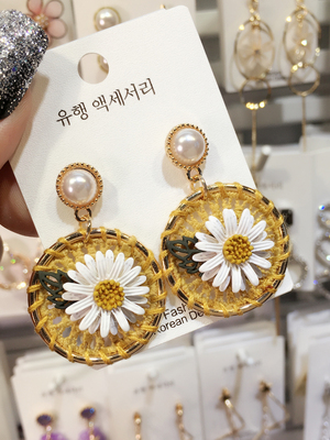 日韩新款雏菊花朵圆耳环编织珍珠气质耳坠小清新森系耳饰配饰女夏