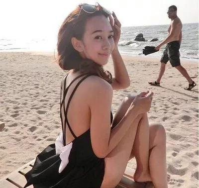 泰国潮牌网红同款游泳衣女士镂空交叉露背蝴蝶结连体裙装温泉泳装在类目 运动/瑜伽/健身/球迷用品, 游泳, 连体泳衣中 - 来自Buy2taobao.com提供专业的淘宝代购服务