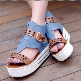  复古罗马风格~牛仔布休闲铆钉鞋夹脚女鞋金属装饰平跟夹趾凉鞋