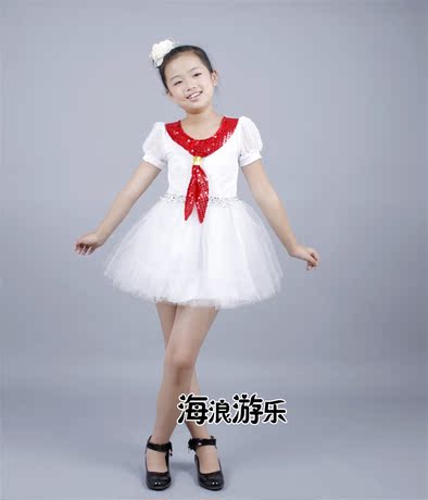 儿童白色纱裙舞蹈服 幼儿表演服饰 红领巾飞得