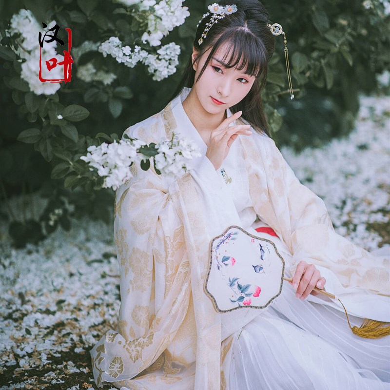 古装 毕方传统古风女仙气汉服齐腰襦裙交领织金学生现货套装在类目 女装/女士精品, 唐装/民族服装/舞台服装, 民族服装/舞台装中 - 来自Buy2taobao.com提供专业的淘宝代购服务