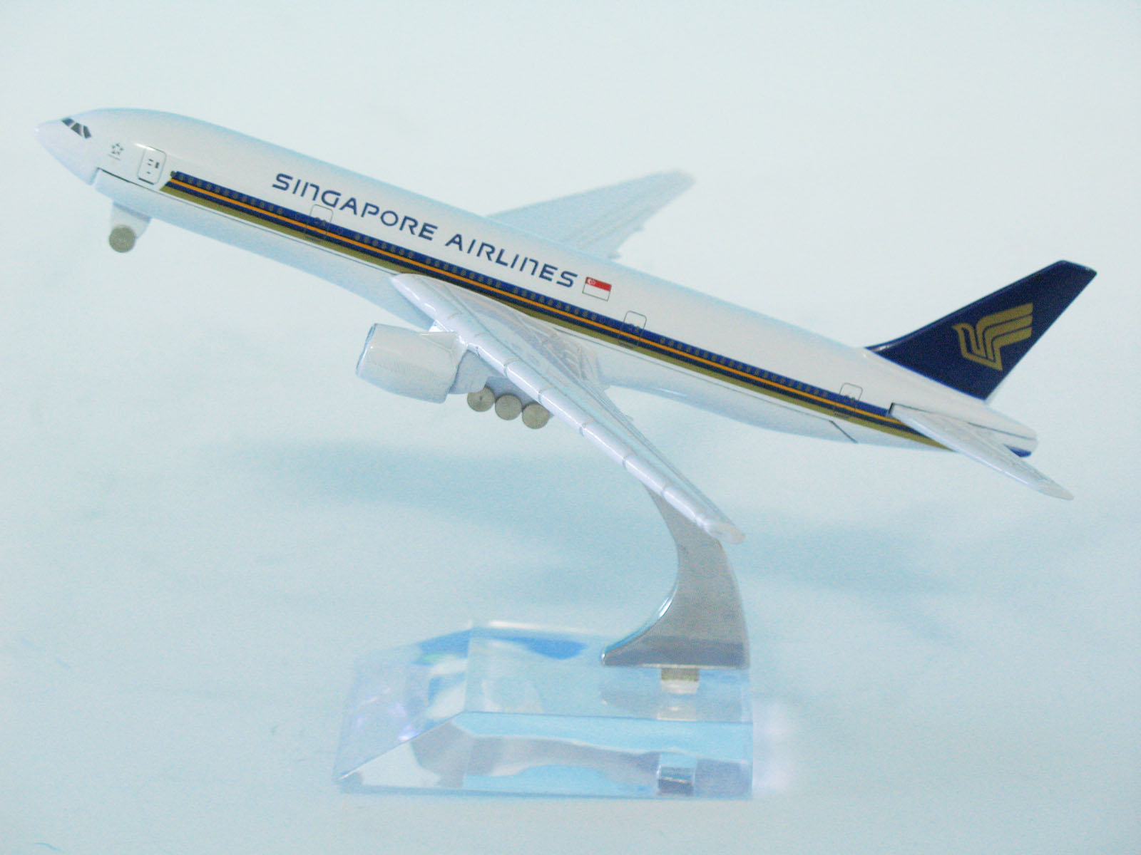 新加坡航空 新加坡B777 合金飞机模型 16CM仿真机在类目 模玩/动漫/周边/cos/桌游, 专业航模/车船模/军模/无人机, 航空模型中 - 来自Buy2taobao.com提供专业的淘宝代购服务