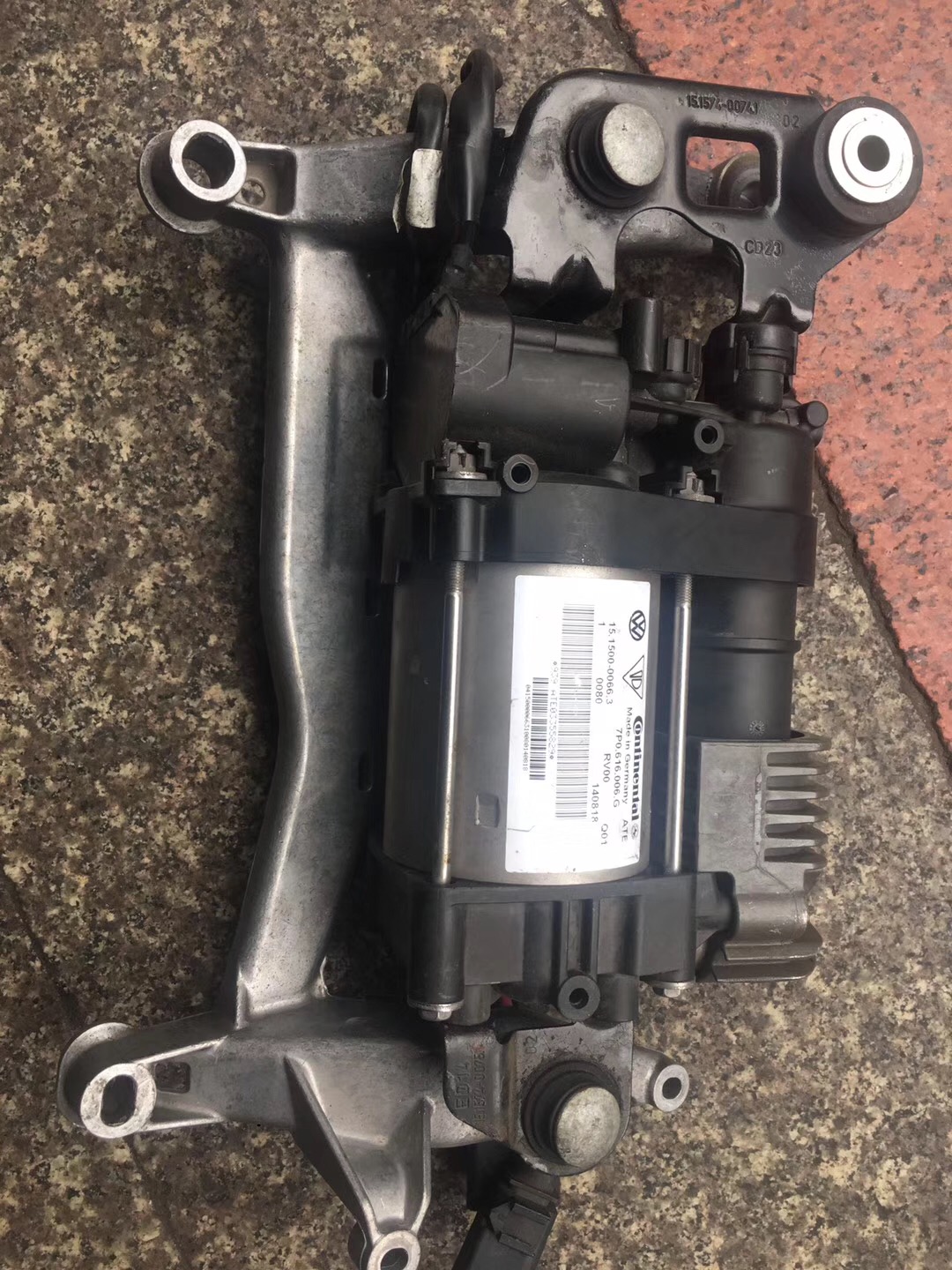 Volkswagen Touareg blast pump Touareg shock absorption blast pump Touareg Scrap blast pump Scrap partsin the Car/Articles/Fitting/Refit , Car Audio/Car Electronics/Electric , Car Electronics/Electric , Car air pump category - from Buy2taobao.com to provide professional Taobao agent buy service