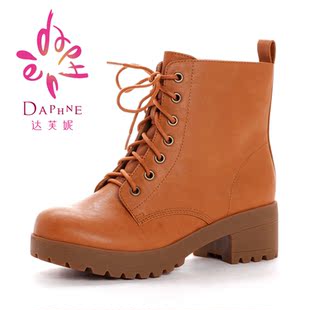  Daphne/达芙妮 冬PU青春活泼简约纯色可爱马丁靴DAE250510025