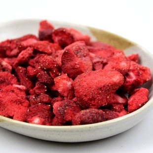  乐滋草莓干 草莓脆蔬果干特价冻干甜果园零食节 进口罐装脆老农业
